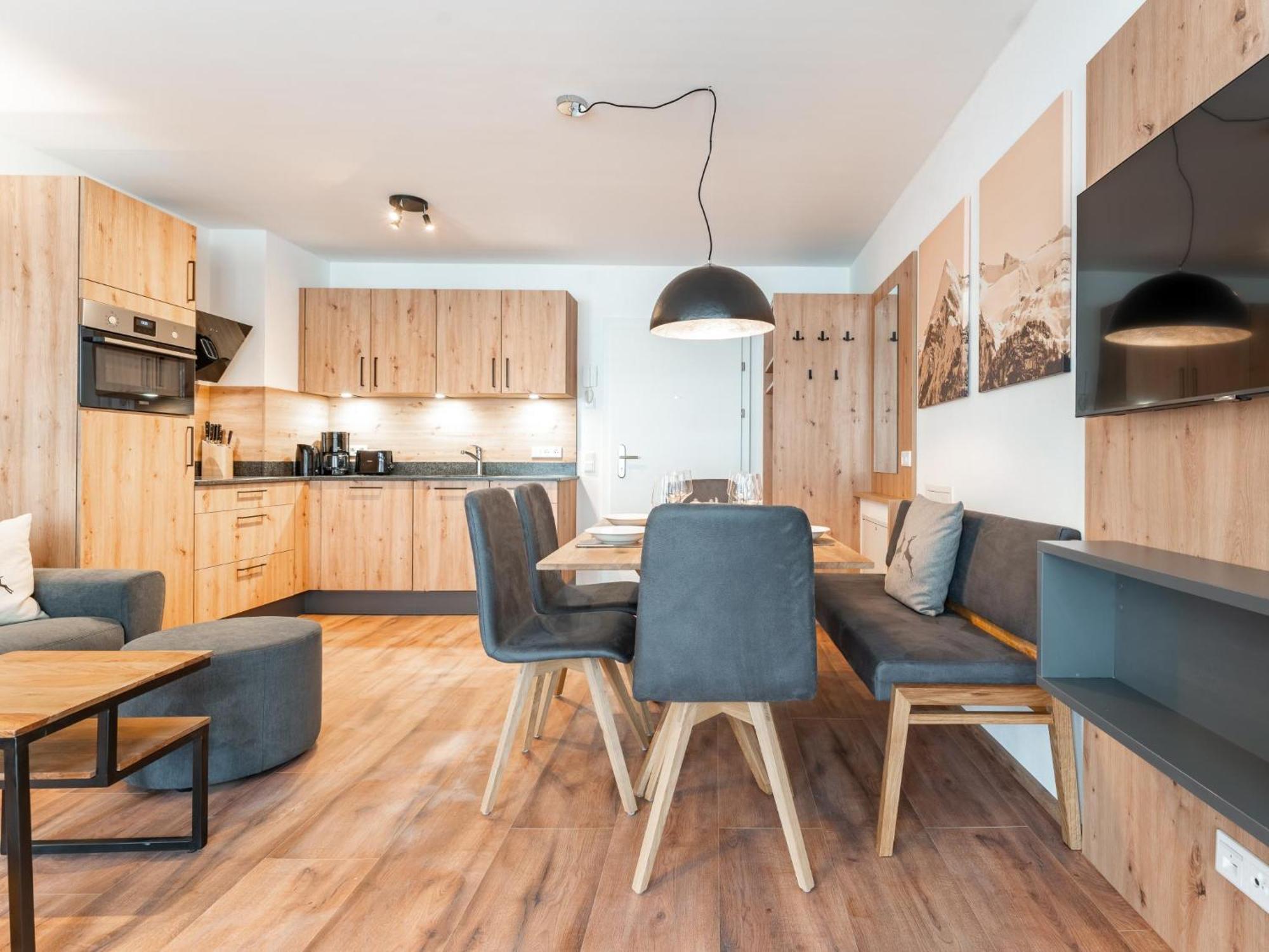 Falken Suites Top 4 Kaprun Exterior foto